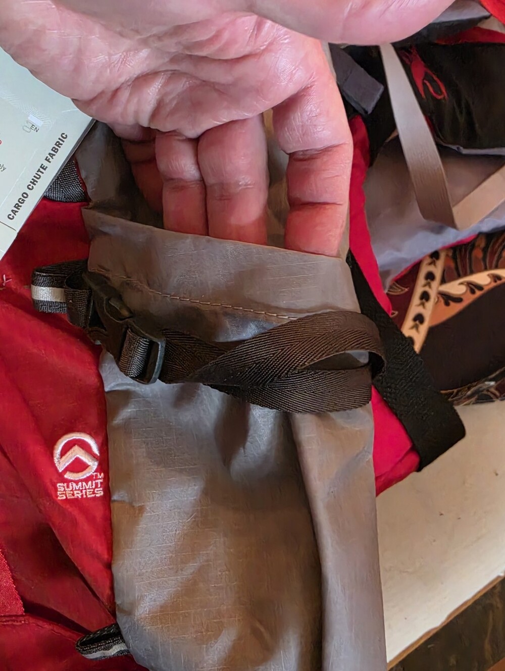 The North Face Verto 32 Centennial Red & Gray Hiking Backpack Pack NWT Light! - Picture 8 of 16